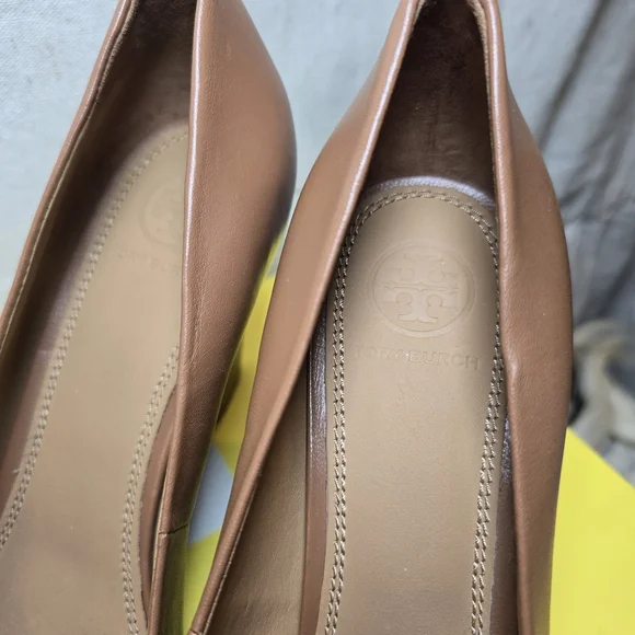 Tory Burch Alice Royal Tan  with Gold Emblem - Picture 5 of 11